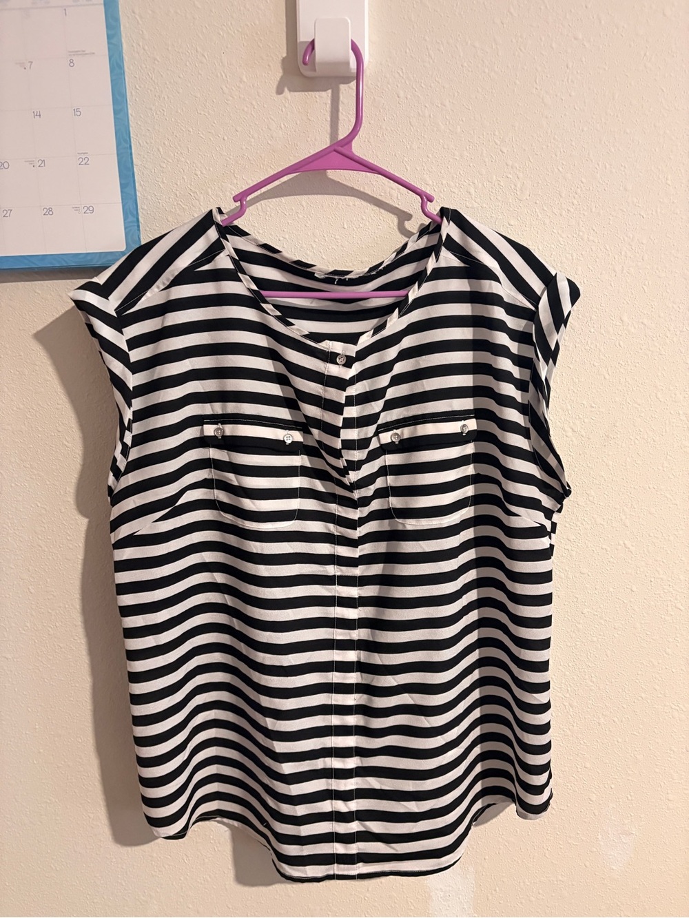 Source Unknown Black and White Striped Cap-Sleeve Blouse